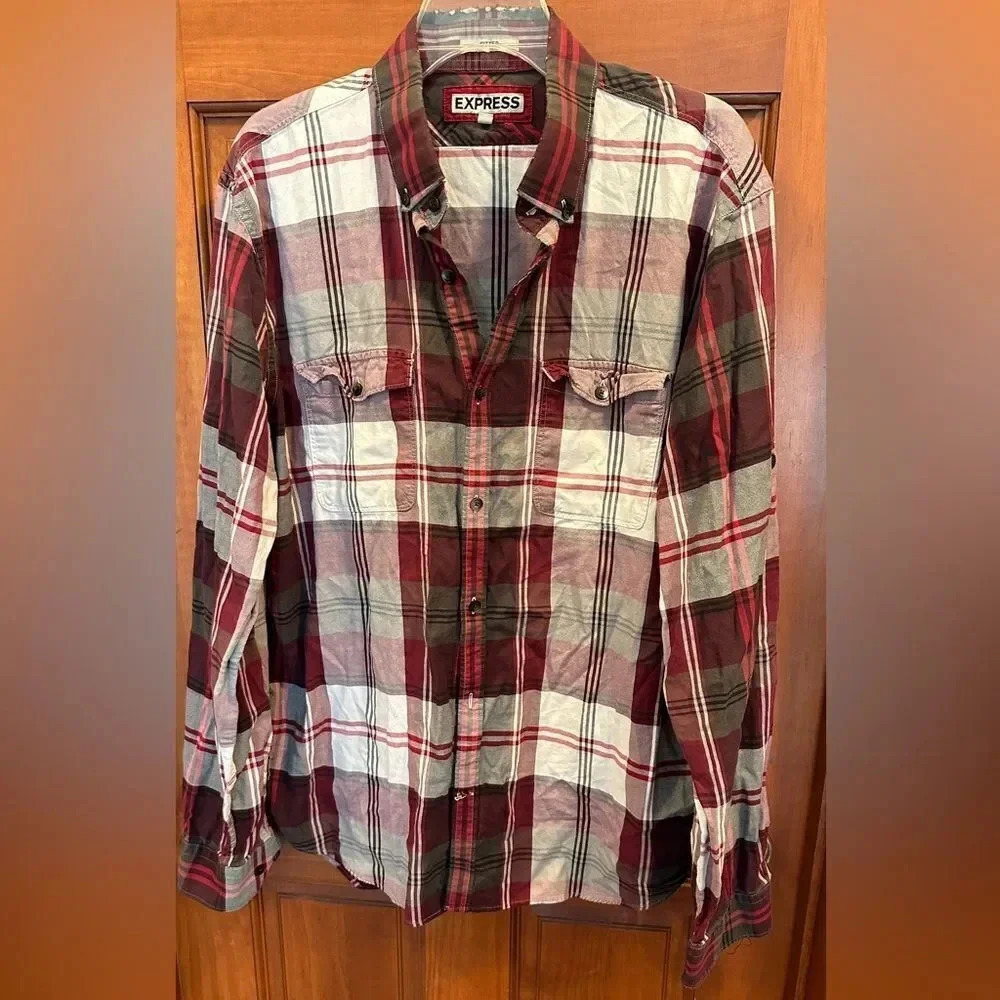 Express Fitted Men’s button up red, white, black. Size xl 17-17 1/2